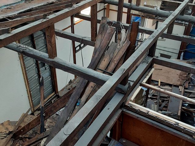 東京都大田区西蒲田の木造2階建て家屋解体工事中の様子です。